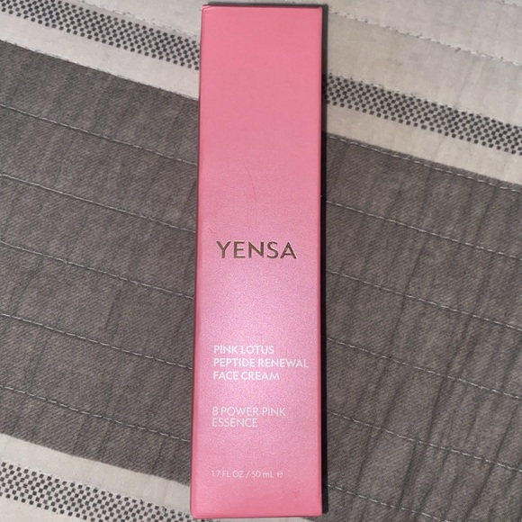 Yensa 
PINK LOTUS PEPTIDE RENEWAL FACE CREAM - Picture 3 of 7